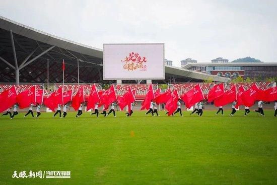 除利物浦之外，纽卡斯尔、AC米兰、罗马也都对因卡皮耶感兴趣，球员的合同将在2027年到期，勒沃库森不会轻易放走他，除非全额支付他的解约金。